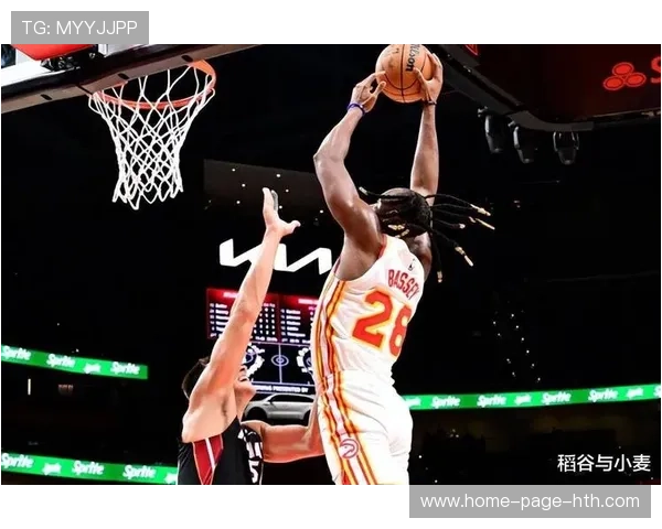 科林斯连续抢下前场篮板,老鹰获得宝贵机会 科林斯连续抢下前场篮板,老鹰获得宝贵机会